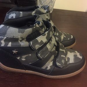 Sz 6 1/2 - Camo wedge sneakers by sketchers!